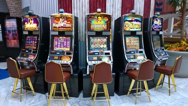 The Great Icescape paytable showing symbol values and winning combinations